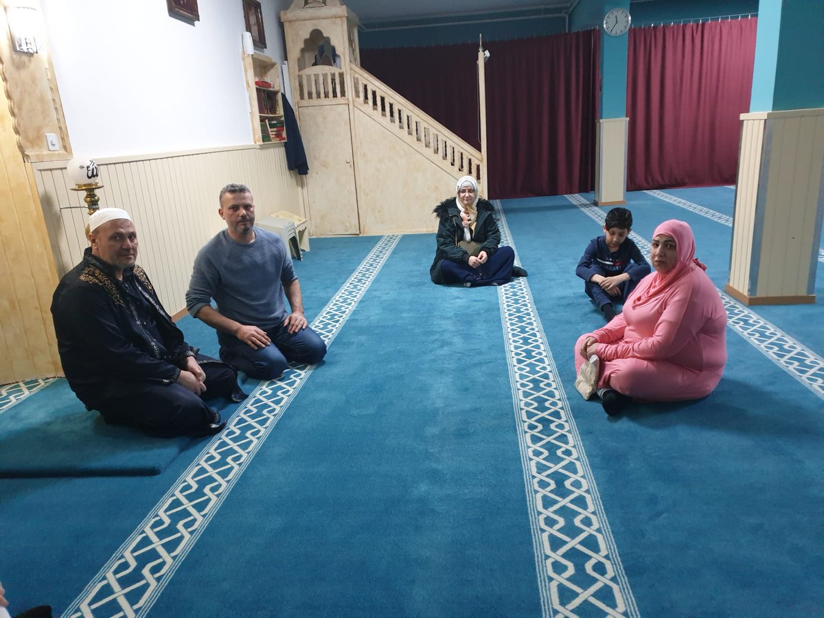 HDalmaz's tweet photo. Kısa süreliğine geldiğimiz Lozan'da İhtida töreni yapmakta nasip oldu Elhamdulillah. Dernek başkanımız Celal kardeşimin tercümanlığı ile Hristiyan bayan,Kelime-i Şehadet getirerek Meryem ismini aldı.Duygulu anlar yaşadık. Meryem'den izin alarak bu paylaşımı yaptık
#ihtida https://t.co/429oPon7ko