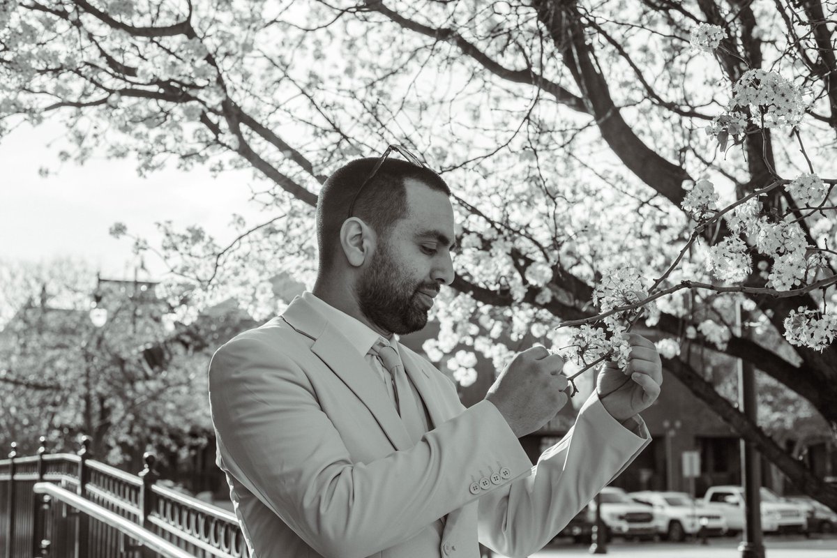 Chrisortiz316's tweet photo. Happy Easter everyone! I had my Easter pictures taken by my cousin @taste_thereal hope you enjoy the photos.
Suit: @opposuits
Happy Easter!
#opposuits #tastethereal #magazine #mensfashion #easter #easterphotoshoot #eaaterbunny https://t.co/ewjrUmksEl