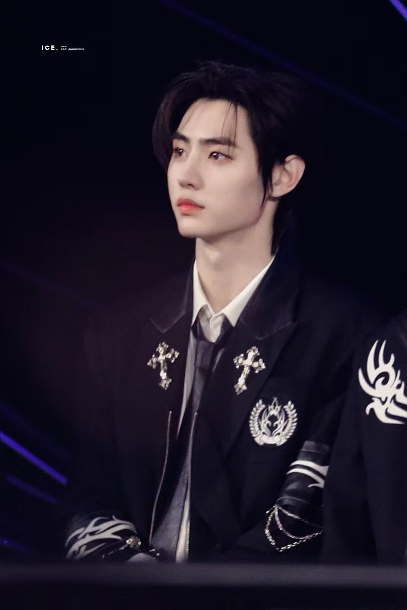 Mikael_Yuri00's tweet photo. #Heehoon Short au ..
Yung akala mong matatagal kayo pero Isang araw bigla siyang nakipaghiwalay sayo. Tapos makalipas ng ilang taon ay muli kayong nagkita anong gagawin mo kung nakamoveon kana? https://t.co/LyUP49fTxU