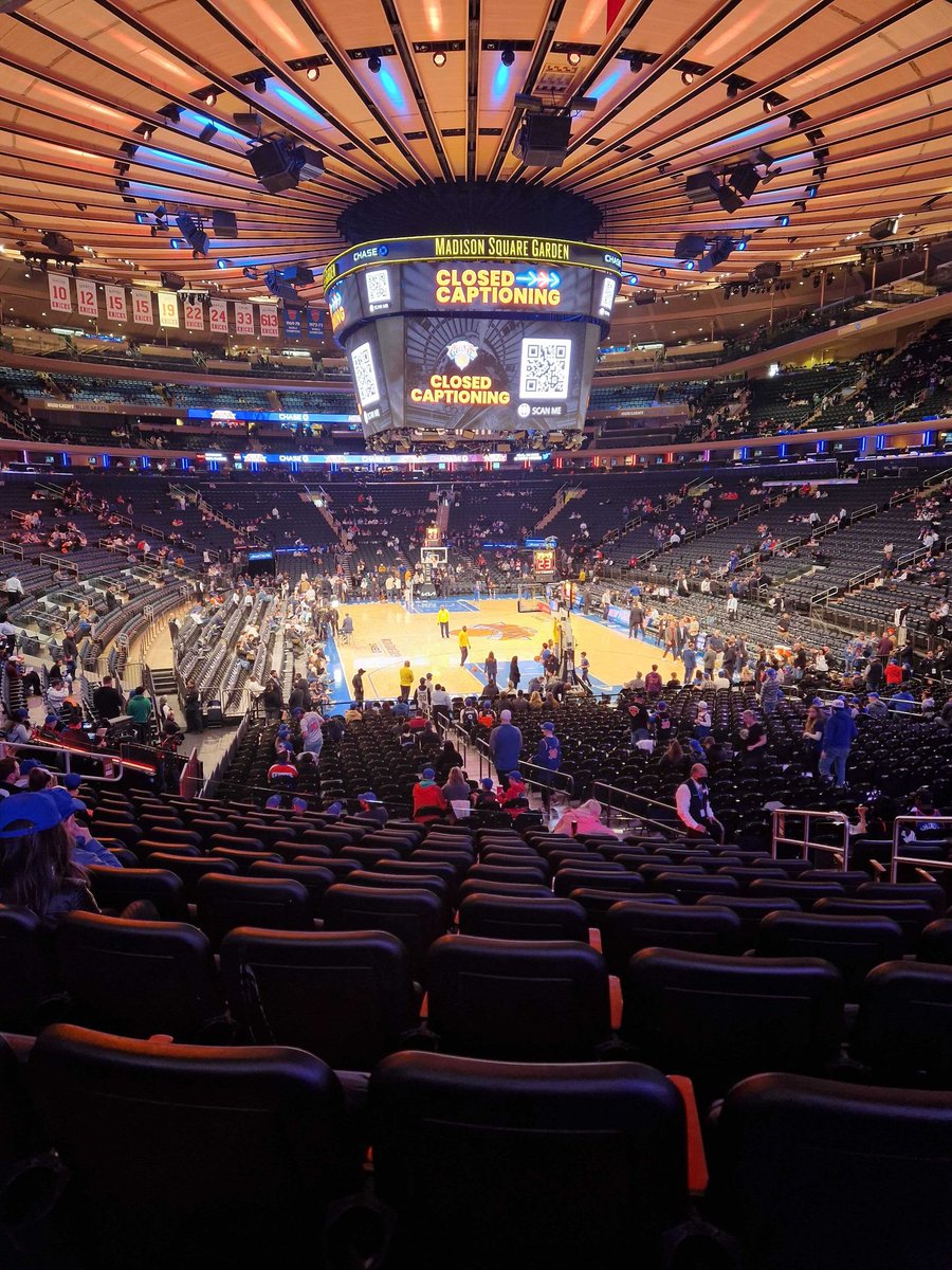 Day 1 in #newyork 2023 was a special one, we were invited by #pranksyplays partner <a href="/SorareNBA/">Yes Context Sorare</a> to visit the historic #msg, home of the <a href="/nyknicks/">NEW YORK KNICKS</a>!

The spectacle and the experience was incredible. VAR calls in football need to include shirt cannons!

instagram.com/p/Cq1f2RnoLvz/…