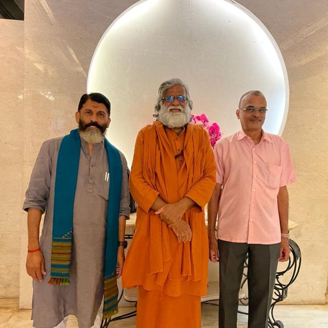atmanambi's tweet photo. Guru AtmaNambi's successful Spiritual Mass Awakening Malaysian trip of meeting like minded leaders.
#AtmaNambi #spirituality #massawakening #malaysia #HolisticLiving #enlightenment #yoga #upanishaanandamandir #theLIVELIFE #MahaAshramBuzios #UAM #hrdsindia https://t.co/ZfPsdYFynP