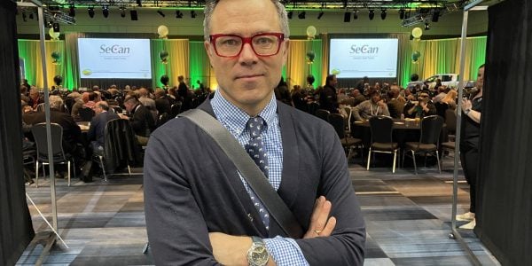 realagriculture's tweet photo. Telling the farm story is critical in a growing age of misinformation w/ Dr. @CaulfieldTim https://t.co/vnaTNpW8vF #cdnag #ontag #westcdnag https://t.co/lyCZkIQ38r