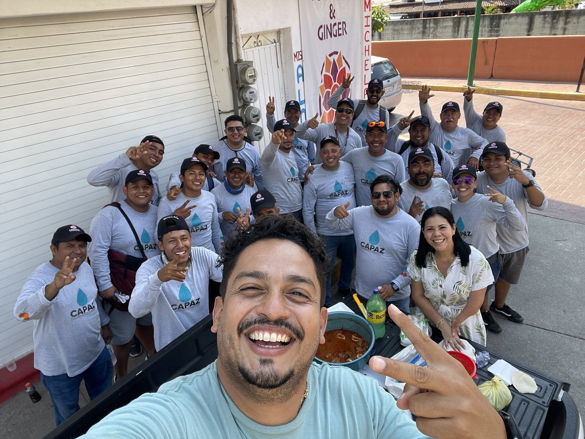 LFSalasR's tweet photo. Despues de cumplir con la gran misión de garantizar un fin de semana innolvidable en playa La Madera para turistas y locales, el #EquipoCAPAZ al cien echandonos un taco; agradezco a las mujeres y hombres que este fin de semana hicieron esto posible.
#AvanzamosJuntos
#SS2023 https://t.co/ujfOPuhwOV