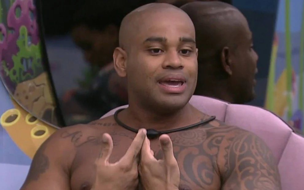 diegoschueng's tweet photo. Entre Black e a Amanda existe um abismo enorme quando o assunto é jogo. Enquanto ela faz leituras erradas e burras do que é jogar o #BBB23, ele deu uma verdadeira aula e virou tudo de ponta a cabeça e ainda cresceu com público aqui fora. T�� fácil dizer quem merece ir pra final. https://t.co/ut3HPJJRwF
