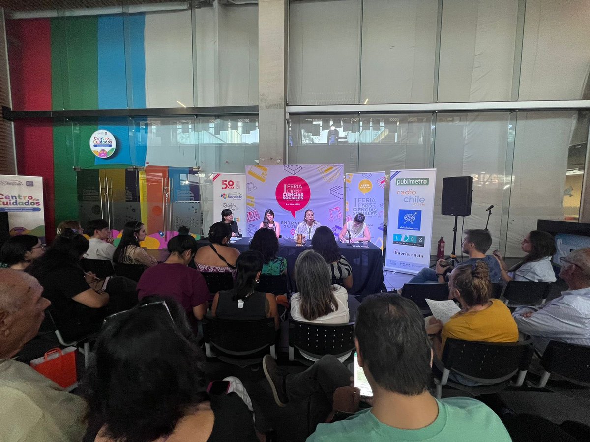 GabrielaEsPais's tweet photo. Cerramos agenda en Chile, tras días de debate en la creación de #ConstruirFuturo junto a @RumboColectivo y una charla en @FIL__23

Les cuento detalles de las actividades que realizamos 👇🏼 https://t.co/RSCEkhrvPT