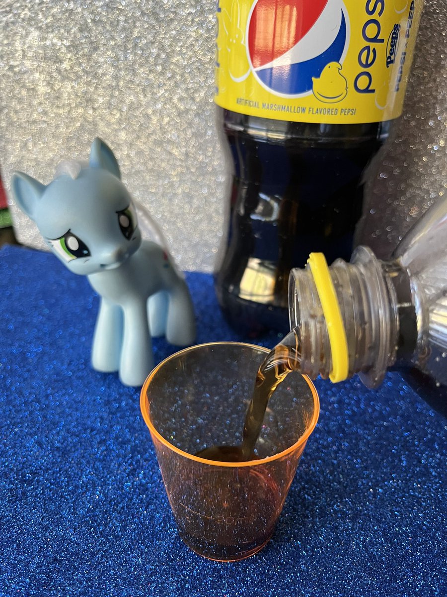 concerned_pony's tweet photo. Peepsi Soda Review! #mylittlepony #peepsi https://t.co/9PUeWybiy6