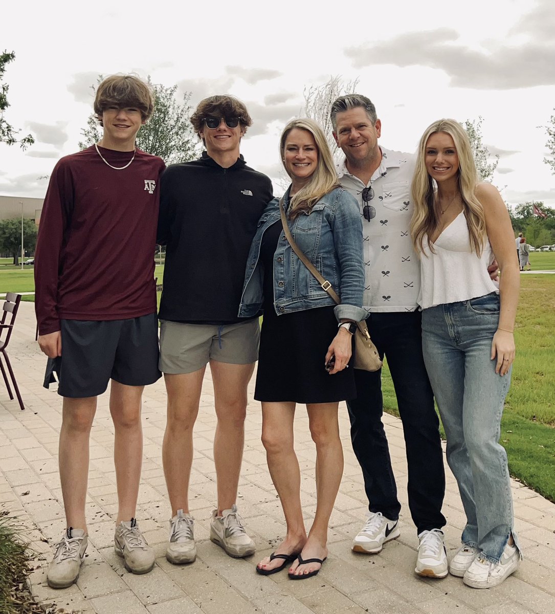S_Sand22's tweet photo. Easter on the road to see our girl. The perfect day. 

❤️@HannahSandusky @HDSTX14 @JosephSandusky4 @SanduskyJustin https://t.co/S2bR2NfRb5
