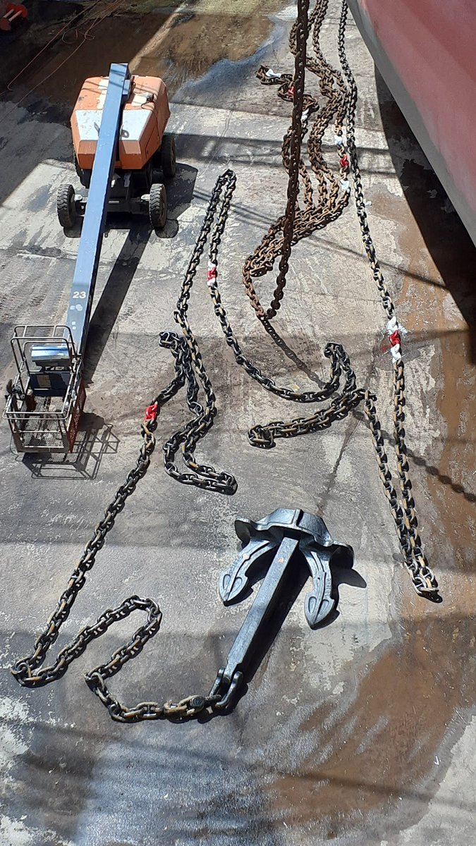 アンカー(錨)の話し アンカーチェーン (錨鎖)は、1シャックル(節)と呼び1シャックル25m。1節毎にケンターシャックル(連結用)赤色でつなぎます。通常のチェーンをコモンリンク と呼び。赤色のケンタシャックルの次のコモンリンクに白色を塗りコモンリンク白の数で何 ...