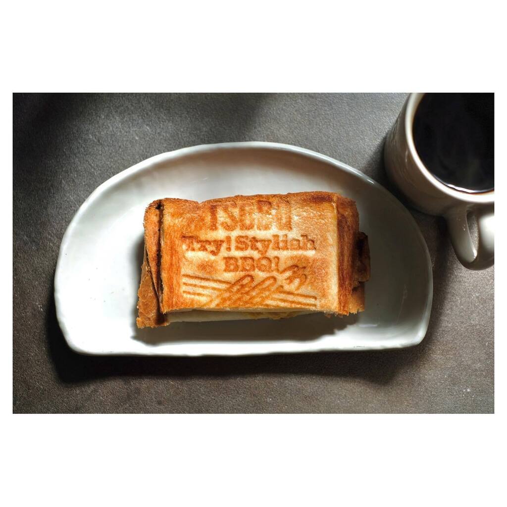 www_taca's tweet photo. キャンプであまった食パンを #hotsand . 中はオムレツ。 #tsbbq #breakfast #morning #halfsize https://t.co/itFHEymOEP https://t.co/484XE8KveK