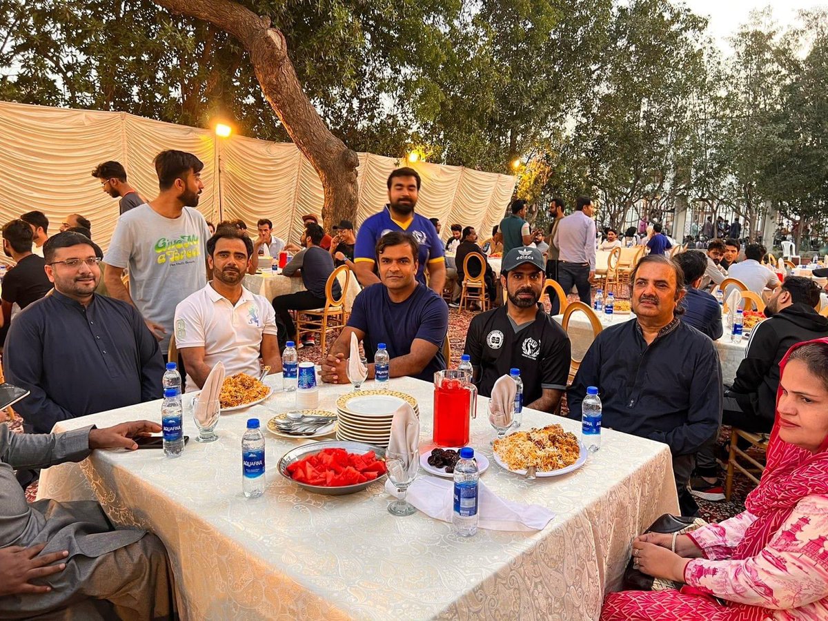 YDAjpmc's tweet photo. Aftar dinner organised by YDA JPMC.
The event was attended  by young doctors and faculty members, and they had a pleasant and friendly conversation with each other in a healthy environment.

The faculty members appreciated the efforts of YDA in promoting a positive environment. https://t.co/7AB329YhAR
