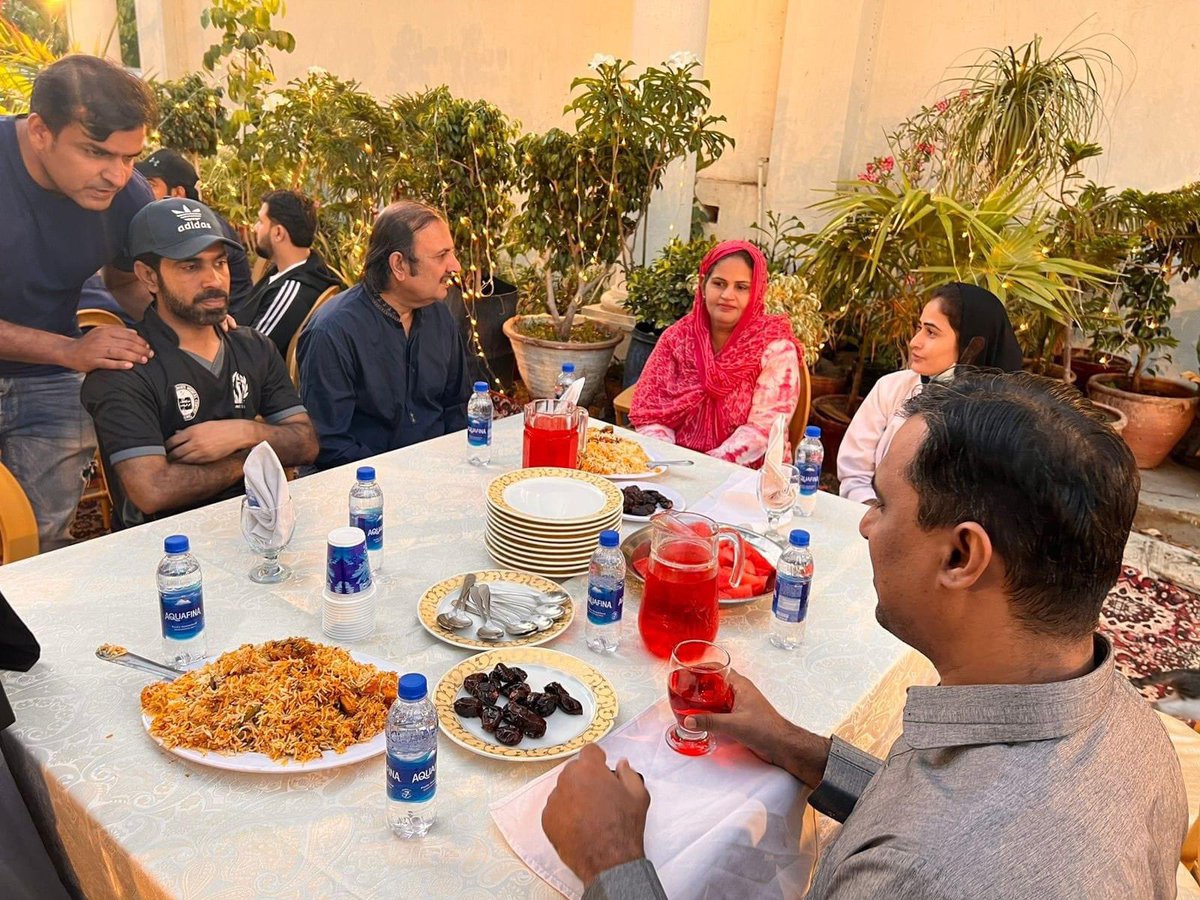 YDAjpmc's tweet photo. Aftar dinner organised by YDA JPMC.
The event was attended  by young doctors and faculty members, and they had a pleasant and friendly conversation with each other in a healthy environment.

The faculty members appreciated the efforts of YDA in promoting a positive environment. https://t.co/7AB329YhAR