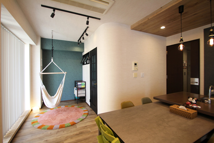 Recreate_inc's tweet image. ブランコ？ハンモック？

かわいい存在感をはなつ
インテリアのアクセント💛

ゆらゆら揺れながら
好きな画集を読みたいです✨

#Recreate #インテリア