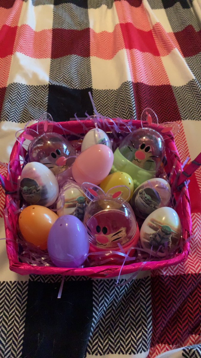 pretty_kellie's tweet photo. Made indie a little Easter basket with treats and she got a new stuffed toy. Even though I don’t celebrate this holiday, I thought it would be a cute idea for her. https://t.co/L04QmlsCTz
