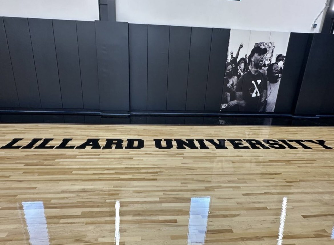 blazers_palace's tweet photo. Dame’s new home court is 🔥🔥🔥🔥 https://t.co/RskzeUsk0S
