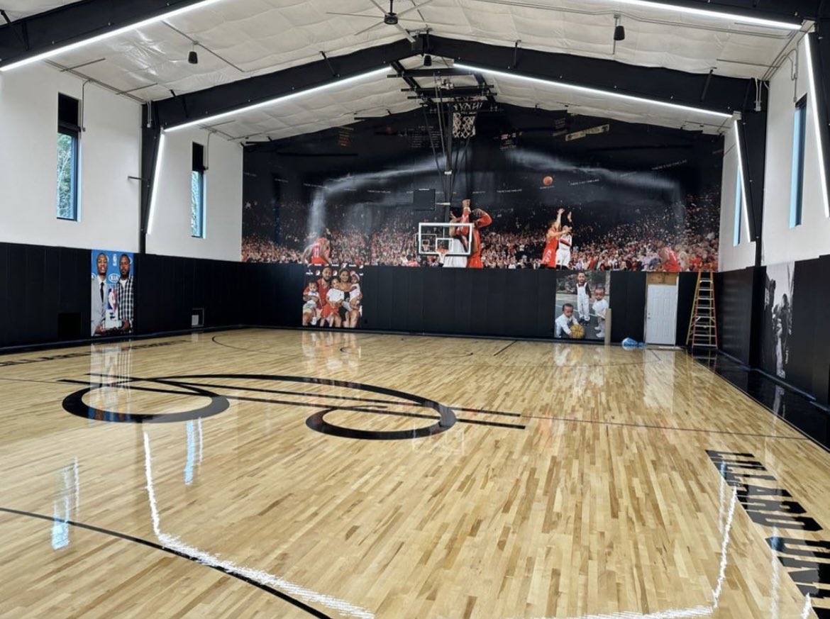 blazers_palace's tweet photo. Dame’s new home court is 🔥🔥🔥🔥 https://t.co/RskzeUsk0S