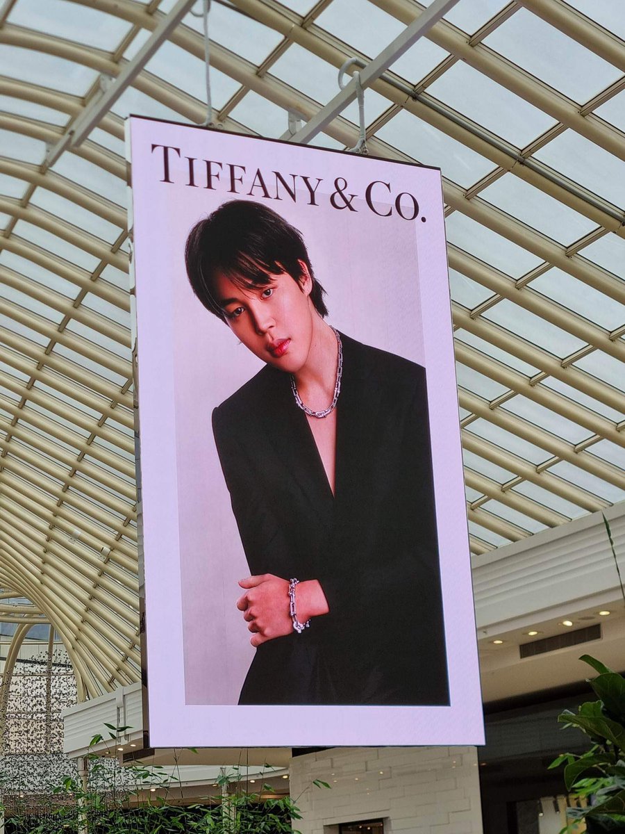 _serendipityTM's tweet photo. My friend went to Chadstone and seen this 🫡 #JIMIN #BTS @bts_aus https://t.co/Sq14ShRsuN