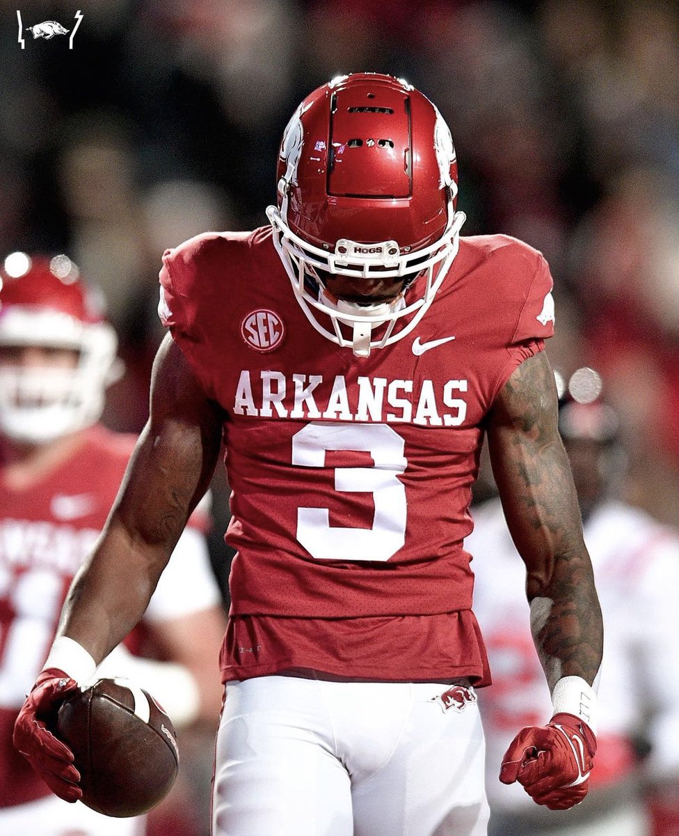 Blessed to receive an Offer from the University of Arkansas🔴⚪️ #gorazorbacks @VHSFootballFBT @DKief10 @RazorbackFB @Qoach_Nick @DraftDiamonds @On3Recruits @EnloeClemons @BALLERSCHOICE1 @HOTLISTCAMPS @Rivals @MohrRecruiting @BrianDohn247 @JeremyO_Johnson