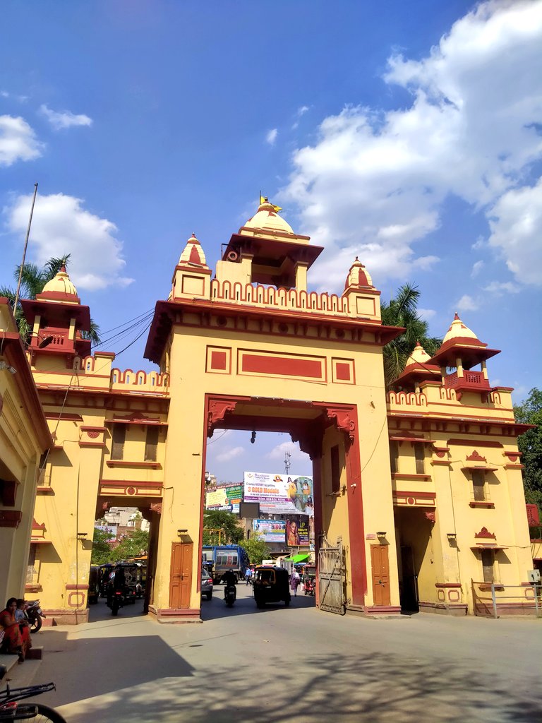 मधुर मनोहर अतीव सुंदर
यह सर्व विद्या की राजधानी..#BHU
