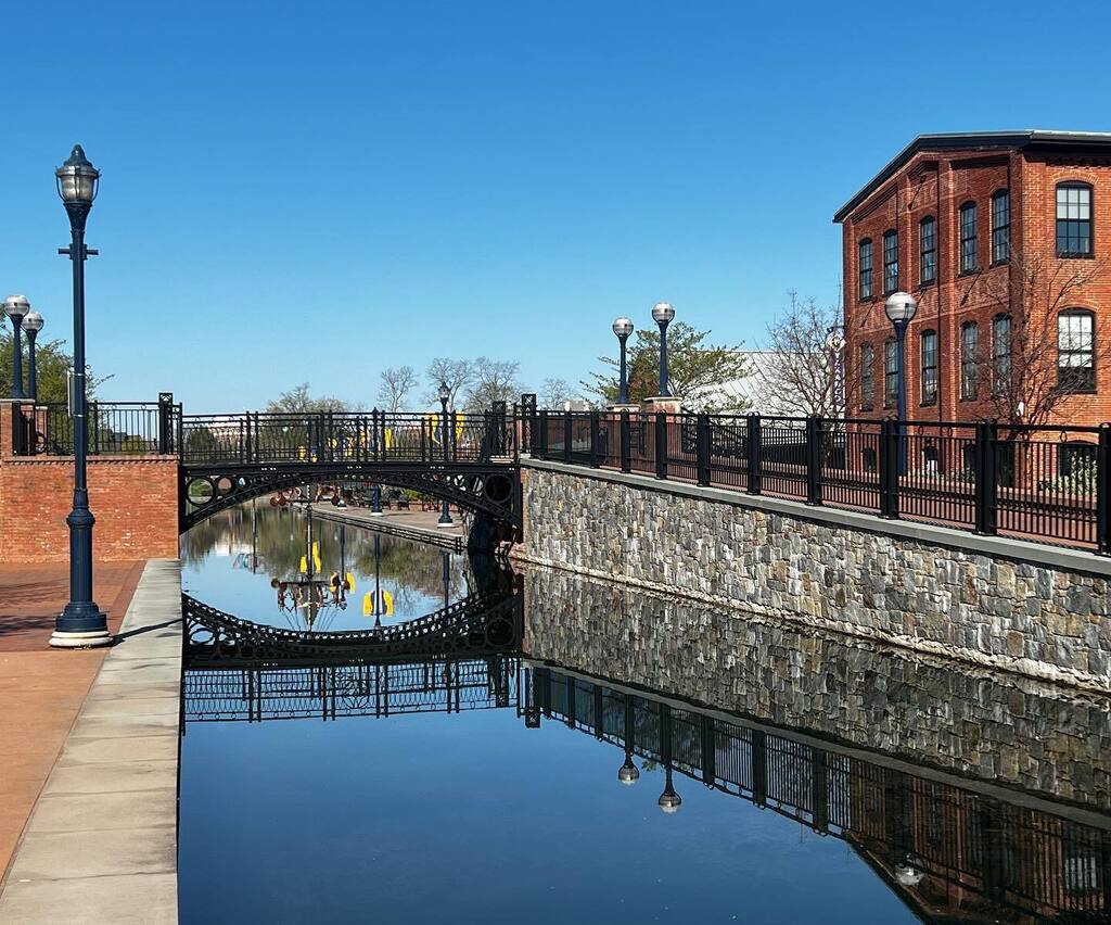 zkaz's tweet photo. Awesome day for a run. The water was like a mirror. #frederick #frederickmd #carrollcreek #seenonmyrun #run #runchat #running #runhappy #marathon #marathontraining #instarunner #instarunners #runnerlife #instarun #runner #runners https://t.co/iquut6QgJq