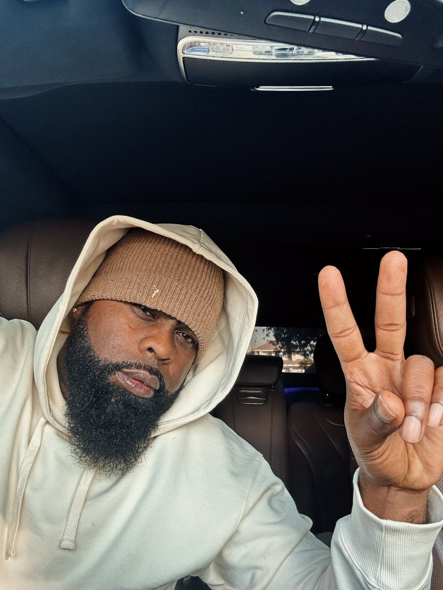 CrookedIntriago's tweet image. Aight y’all I gotta go get some cigars ✌🏾