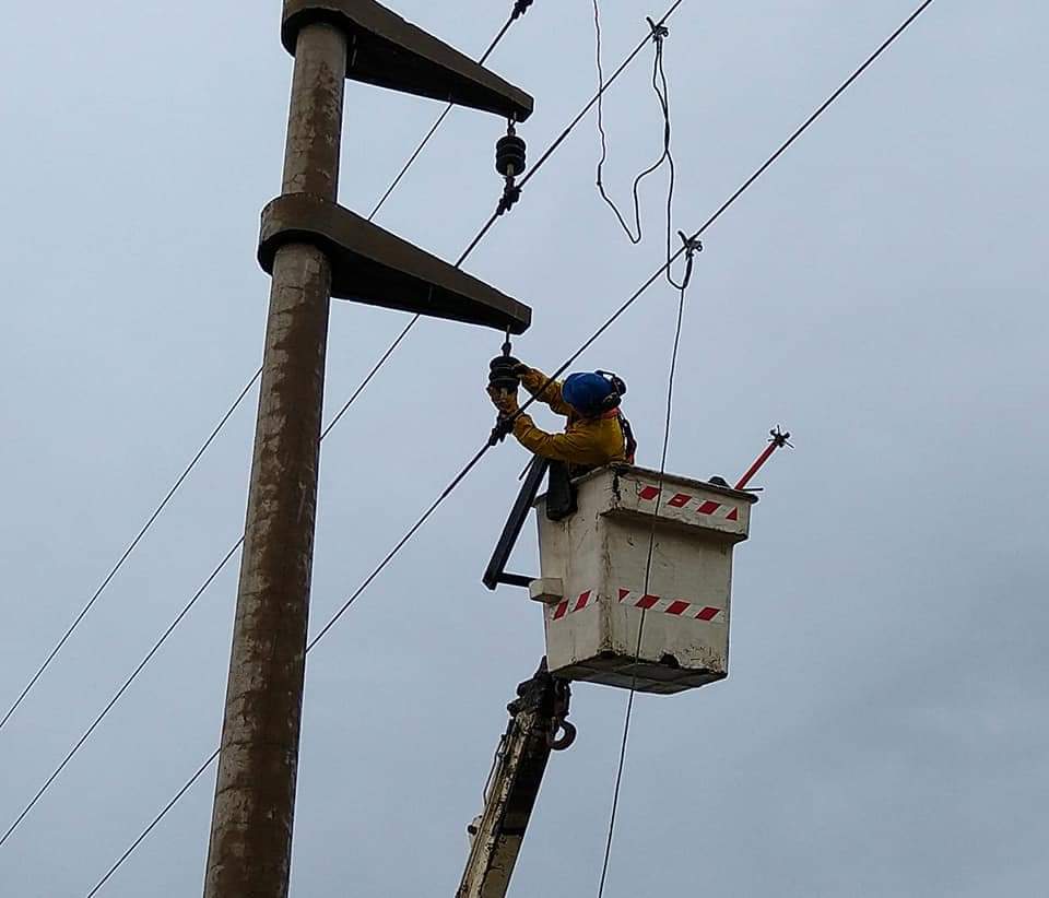 jorgeylaradio's tweet image. #PlanetaMadryn #CorteEnergia #Repuesto
Personal de energía de Servicoop, luego de recorrer las redes e instalaciones y restablecer los mecanismos de protección, restableció el suministro de energía al área ecológica El Doradillo, quedando normalizado el servicio a las 22:23 horas