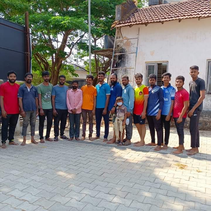 yuva_brigade's tweet photo. #SwachhBharat #CleanlinessIsHealth 
#YuvaBrigade volunteers of Kundapura cleaned and painted the public library near Shastri Circle.
#April09 https://t.co/miDGmjQpM6