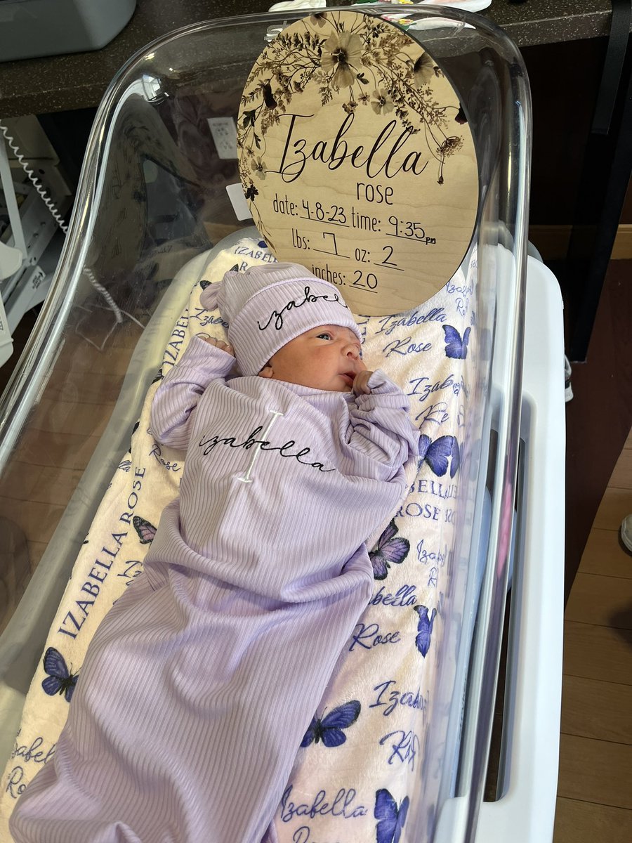 Our Izabella Rose has officially made her arrival! 🥹 happy first Easter to my little bunny 💘