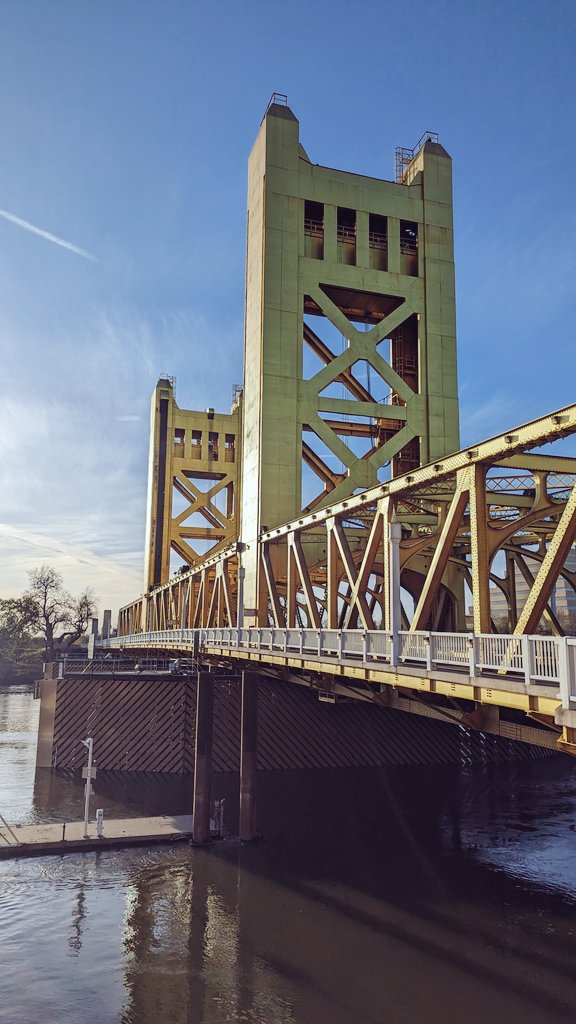 Arrived in <a href="/DowntownSac/">Downtown Sacramento Partnership</a> #twitter any tips on places to see, or walks to do. Heading out for dinner shortly. #CalienteCaliente #CaliforniaAdventure