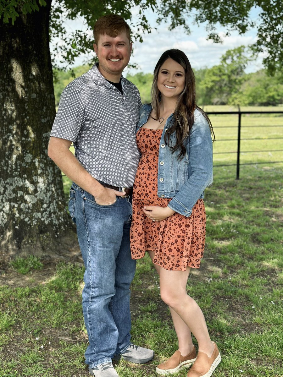 Valori_F21's tweet photo. Last Easter as a family of two! 🐰💕🐣 https://t.co/fCyUb2HYFI