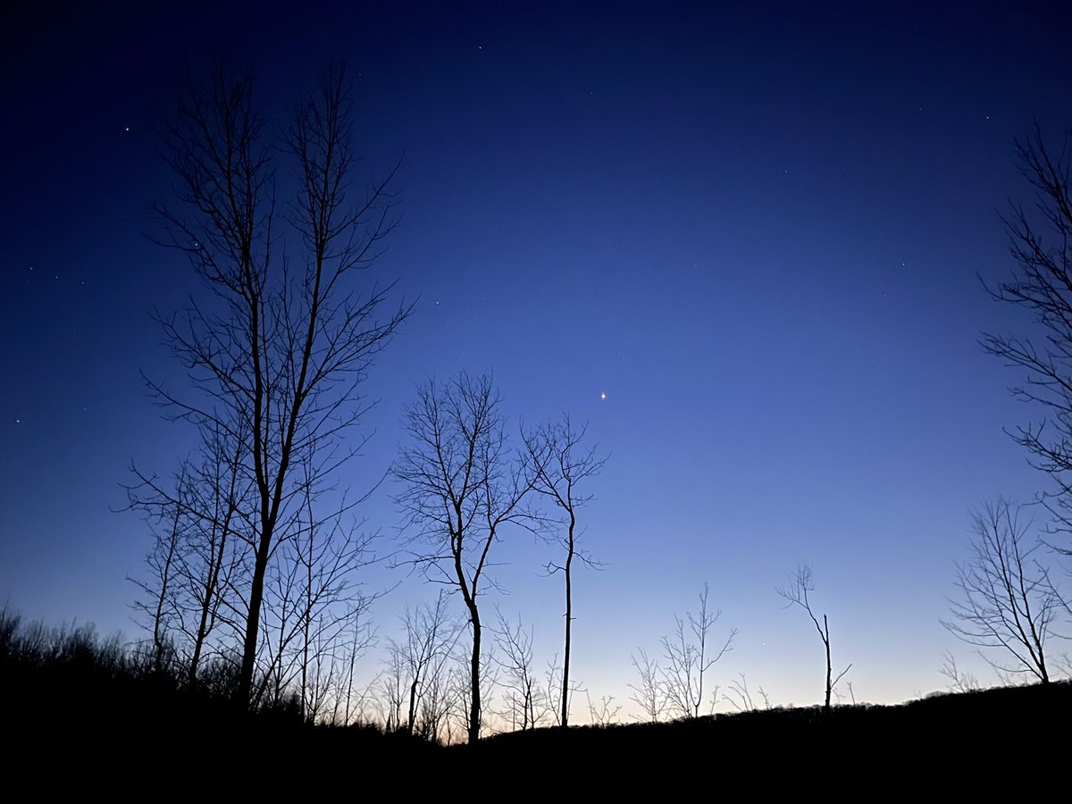 bagida_waad's tweet image. Tonight’s skies. Caught the sunset and went for our first night hike!!! #hiking #nighttime #springpeepers #calmwaters  #spring