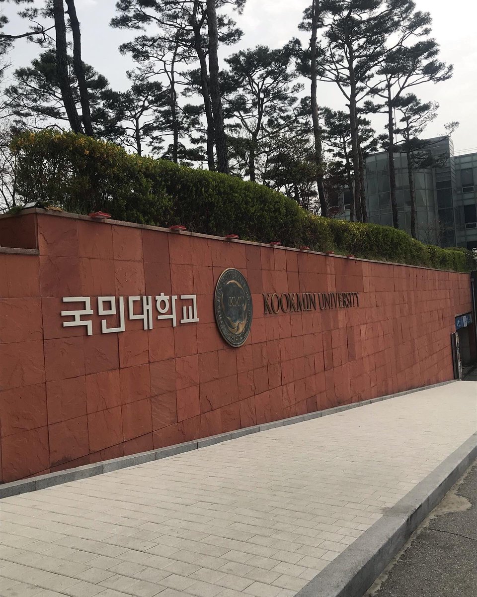 jigsmusic's tweet photo. Presenting an invited lecture on 21st Century Guitar today at Kookmin University, Seoul https://t.co/oYjQ20Xgxw