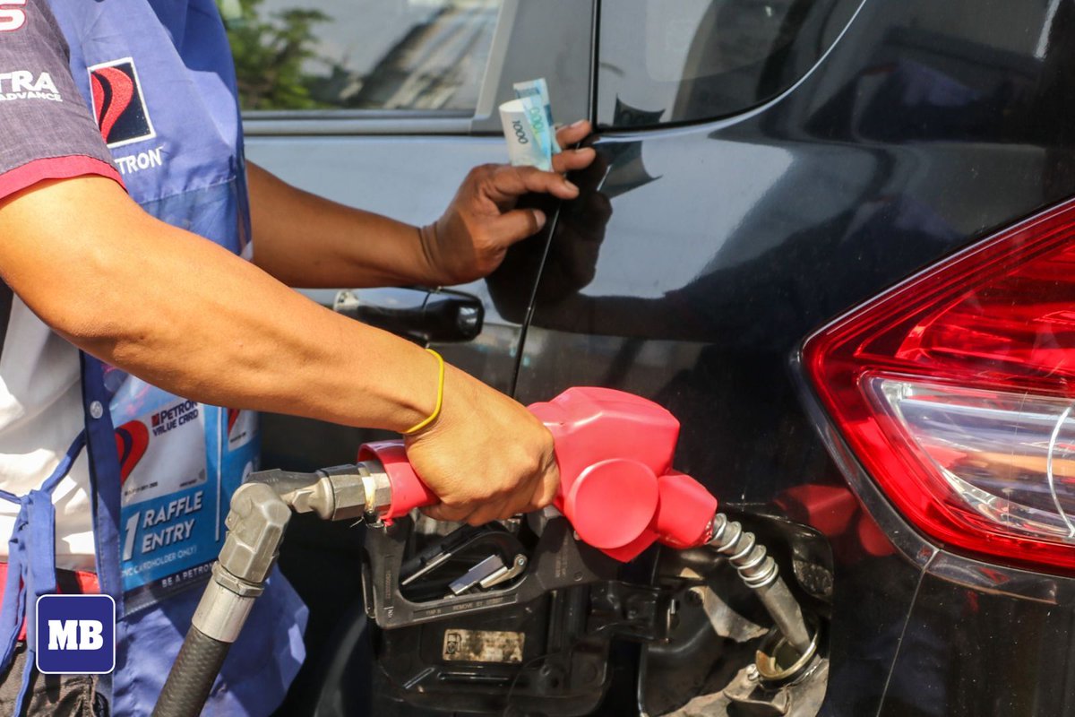 Manila Bulletin News on Twitter "LOOK Gas attendants pump fuel in