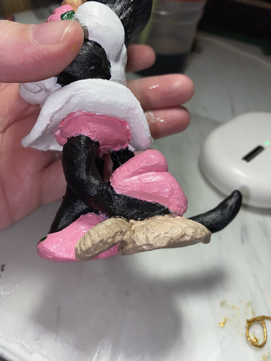 LeighJunCreates's tweet photo. Minor things need to be done once I have more glue and glaze, but painting wise, I think she’s done! #crafting #clay #WIPs #MinnieMouse https://t.co/xtRIyobLIA