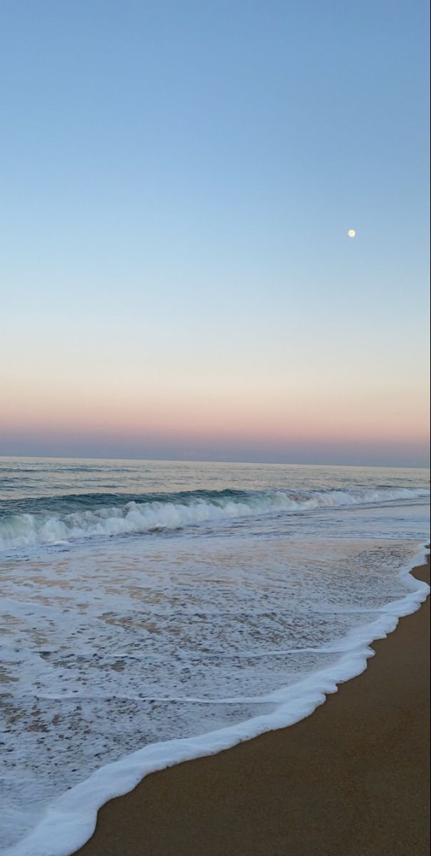 i just wanna sit in front of the ocean and listen to the waves.