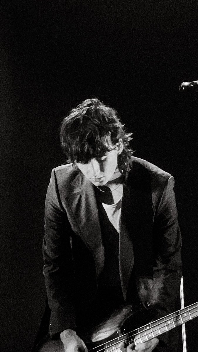 _prfctstorm's tweet image. bobby in b&amp;amp;w 🪩