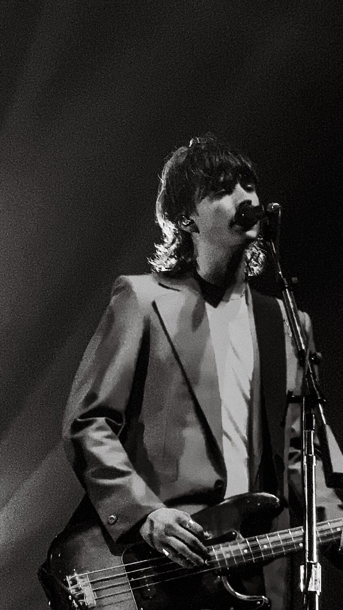 _prfctstorm's tweet image. bobby in b&amp;amp;w 🪩