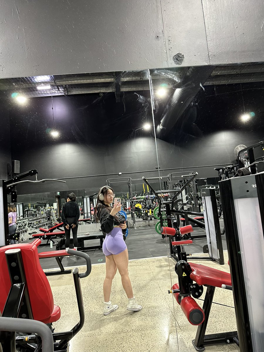 ChelseaTrann's tweet photo. Cut is going very slow but well hehe https://t.co/m1GoH2DRVh