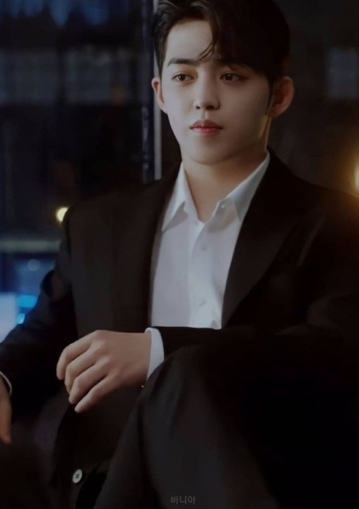 Seungchegl's tweet photo. wedding day:       the next morning: https://t.co/uiZwETRDNE