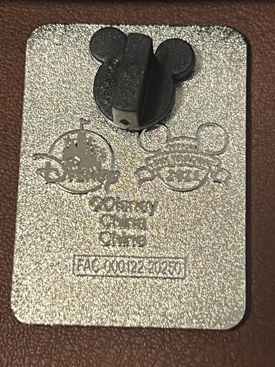 TeriE's tweet photo. DISNEY PIN Movie Poster #PETERPAN Mystery Series 2 Blind Box #CaptHook #disneypinsforsale #disneymysterypins #ebayfinds #disneygifts #disneypintrading #disneymovieposter #Pintrading #disneyland #WDW #disneyparks #animation #disneypins https://t.co/1z67gz3Ony #eBay via @eBay https://t.co/MfQ0mma8V7