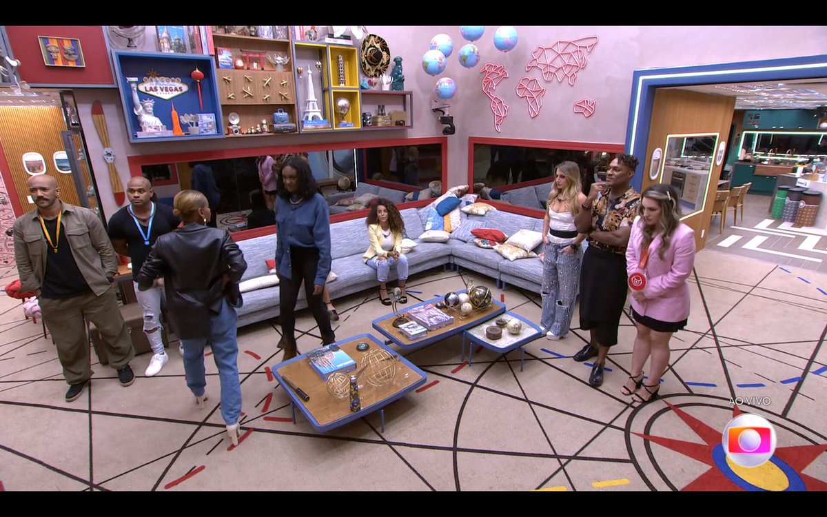 ZAMENZA's tweet image. "Vou botar a Sarah."

Ué, Aline, pq não botou a Domitila? Vc nao disse que o Black tava com medo de enfrentá-la? #BBB23