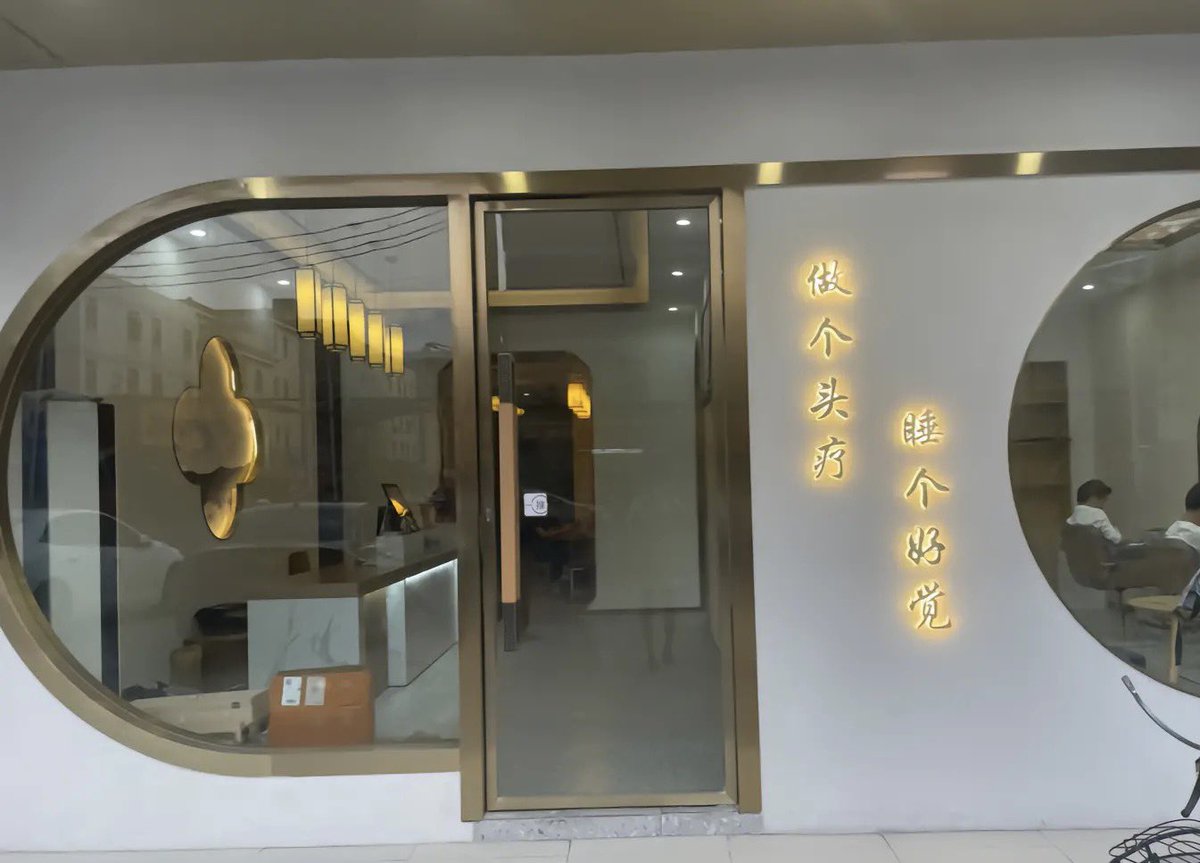 Luba520's tweet photo. 无聊的一天又开始了，做个发型💇‍♀️逛逛街吧 https://t.co/LNCSBONXA3