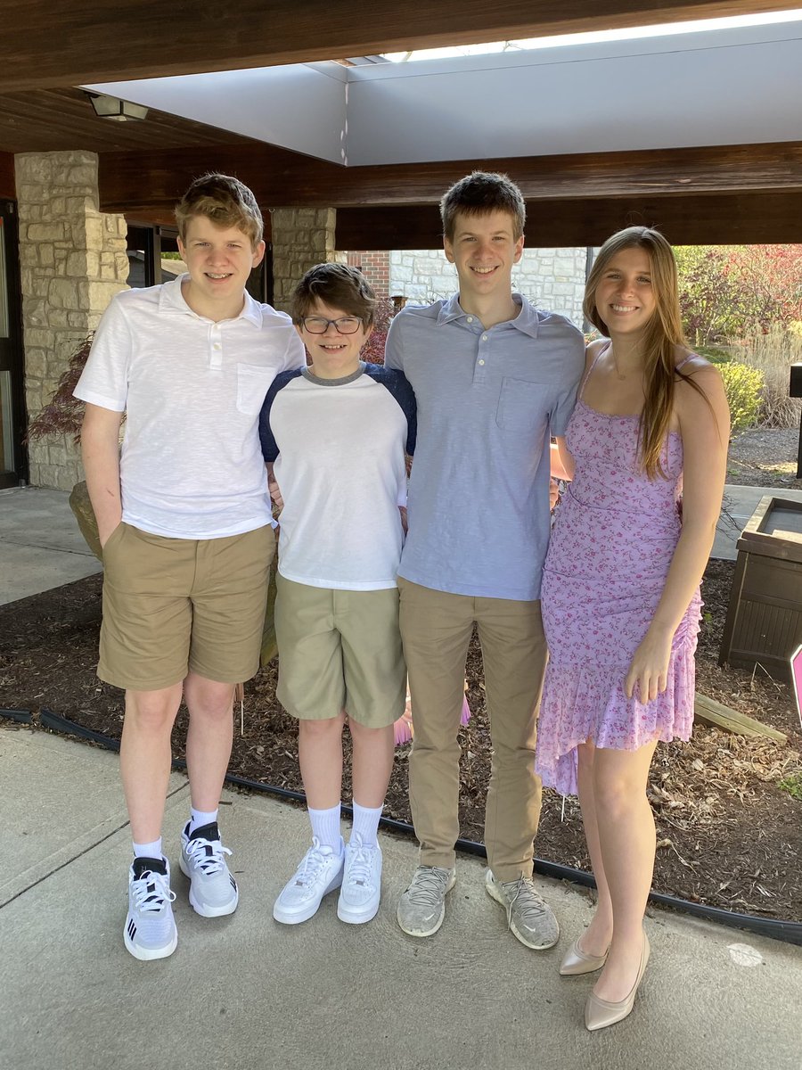 AmyGoohsHard's tweet photo. Let everything you do be done in love. β€οΈ #Easter2023 #BadBert #TherapyKitty #CrazyCallum #CuddlyCallum https://t.co/sVXhHnngCz