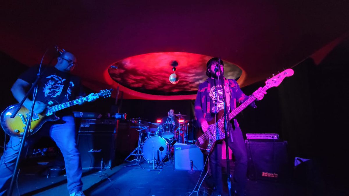 Gracias a quienes le cayeron al show del viernes a los <a href="/BadBrunoPunk/">bad Bruno</a> por venir de los Ángeles
📸 @janethdelosreyes