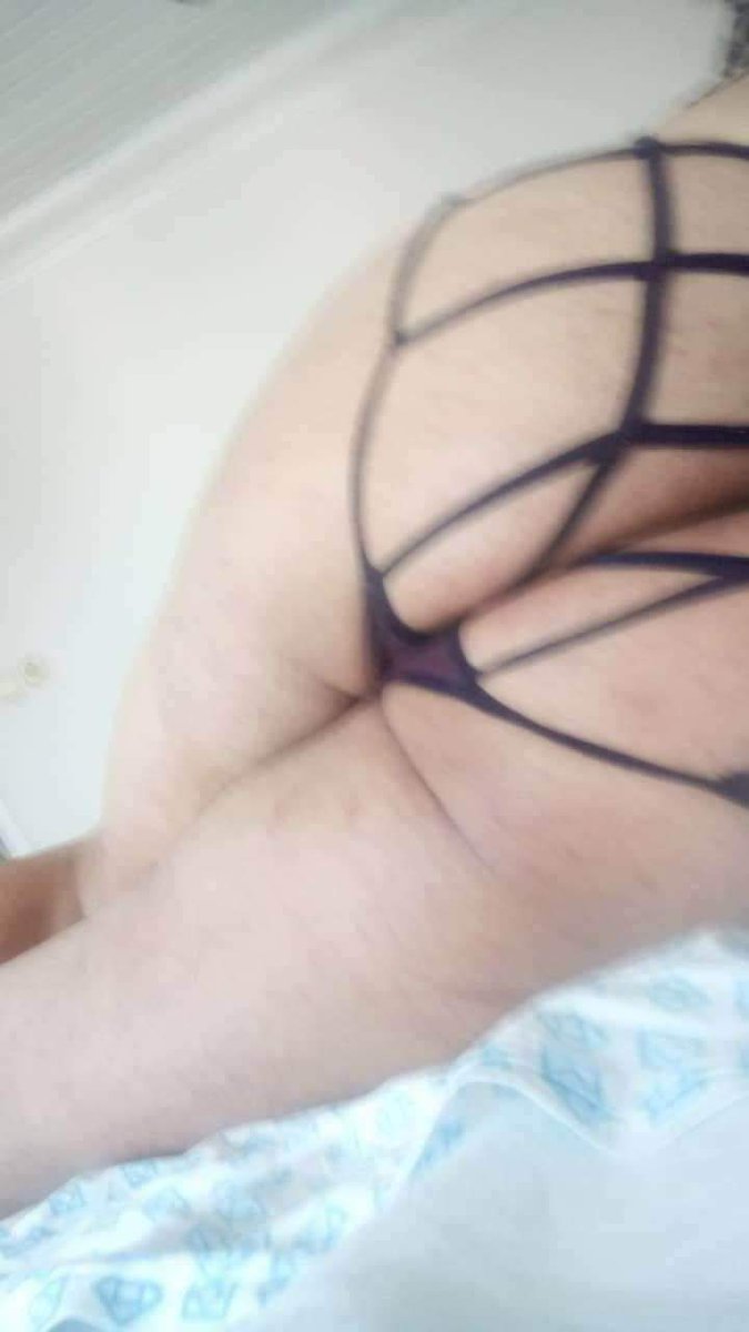 SAMSUN MERKEZDEN YANLİZ YASİYORUM VATSAP. 05360235562