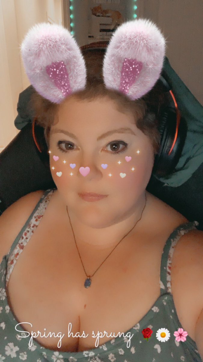 Ginger56_gaming's tweet photo. Happy Easter! Gonna do some moider on #DeadbyDaylgiht . (Hopefully)
Also bought some fun hot beans today. Make me eat one!
https://t.co/9pLr5WZEzn
#twitchaffiliate #happyeaster #hotbeans #girlgamer #beanboozled https://t.co/DrI0T35QCw