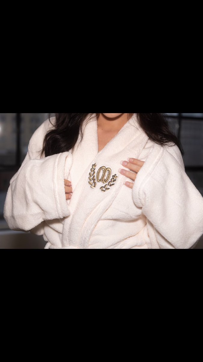 DeG00ds's tweet photo. The stolen hotel robe is definitely one of the comfiest items from the @y00tsNFT collection and we should know 👀

Get yours at https://t.co/3MnSYWyswe https://t.co/yLXvVTY2nZ