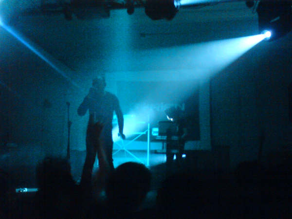 Aztecno's tweet photo. Encontré estás fotos de mis amigos de @syrianband , cuando vinieron a México en el 2009.
Cuando te conocí en persona @BioNeonHero 
#synthpop #nostalgia https://t.co/qCYwgln0pA