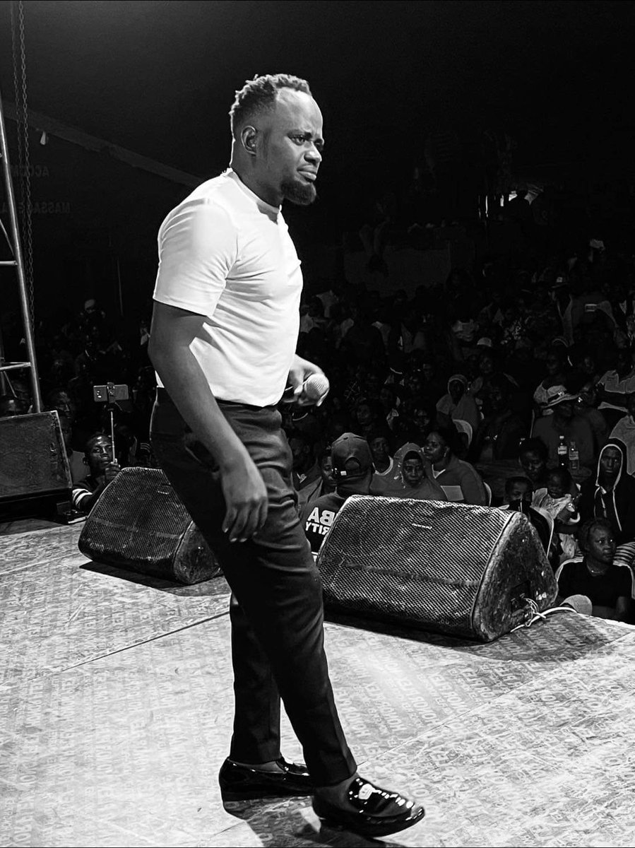 InvixMedia's tweet photo. #INVIXUpdates 
Wakati wa David Lutalo ne Pallaso the king of the west. ANI Namba Emu / One ??

#watch 
#pallaso &amp; #davidlutalo https://t.co/hnCa23lnen