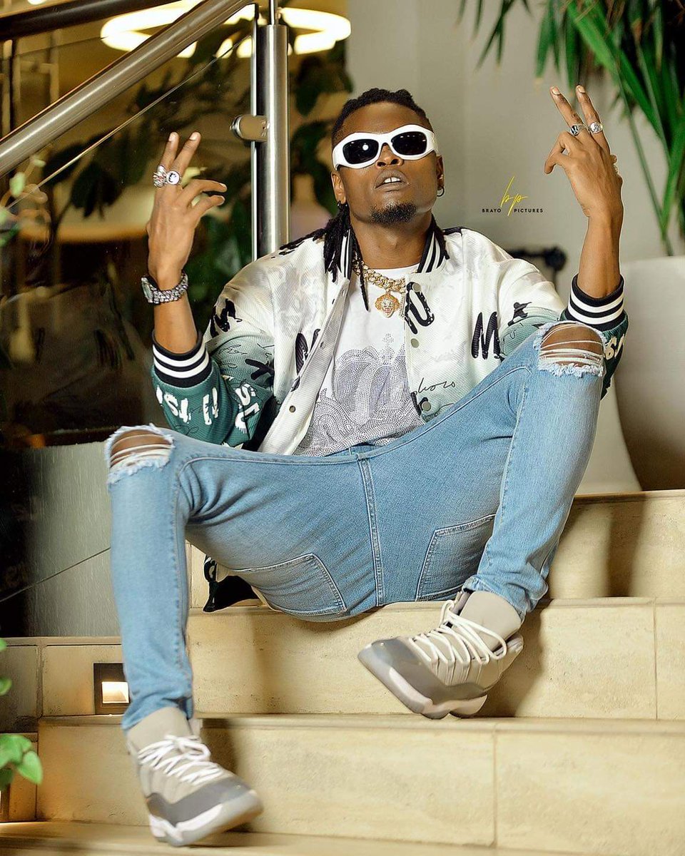 InvixMedia's tweet photo. #INVIXUpdates 
Wakati wa David Lutalo ne Pallaso the king of the west. ANI Namba Emu / One ??

#watch 
#pallaso &amp; #davidlutalo https://t.co/hnCa23lnen