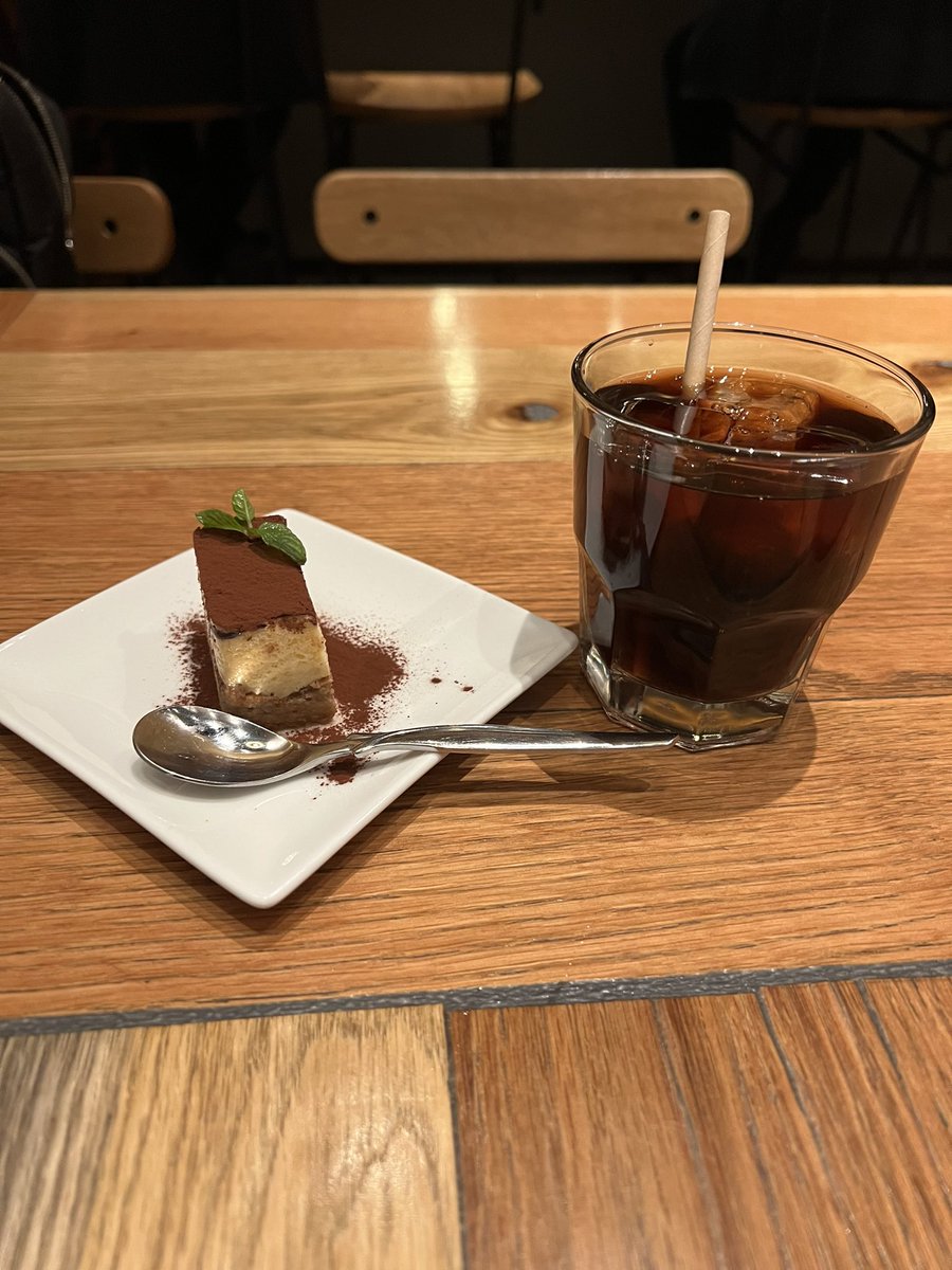 nurokeiba's tweet photo. ランチ！
#ランチ
#log50
#新宿ランチ
#ティラミス https://t.co/258DWVssmQ